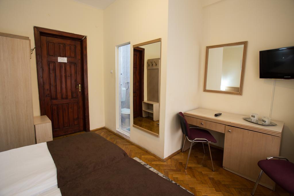 Hotel Rina Cerbul Sinaia Exterior foto